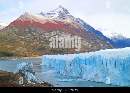 Spektakulärer Blick auf den Perito-Moreno-Gletscher im Herbst, UNESCO-Weltkulturerbe in der Provinz Santacruz, Patagonien, Argentinien, Südamerika Stockfoto