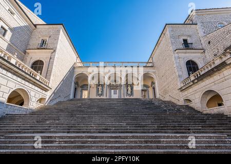 Das wundervolle Kloster von Montecassino Abbey an einem sonnigen Morgen in Latium, Italien. Stockfoto