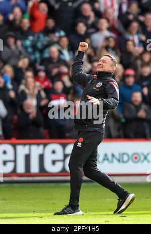 Bramall Lane, Sheffield, Großbritannien. 19. März 2023. FA Cup Fußball, Viertelfinale, Sheffield United gegen Blackburn Rovers; Sheffield United Manager Paul Heckingbottom applaudiert den Fans beim Finale Credit: Action Plus Sports/Alamy Live News Stockfoto