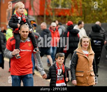 Manchester, Großbritannien. 19. März 2023. Man-Utd-Fans vor Old Trafford vor dem FA-Cup-Spiel in Old Trafford, Manchester. Der Bildausdruck sollte lauten: Gary Oakley/Sportimage Credit: Sportimage/Alamy Live News Stockfoto