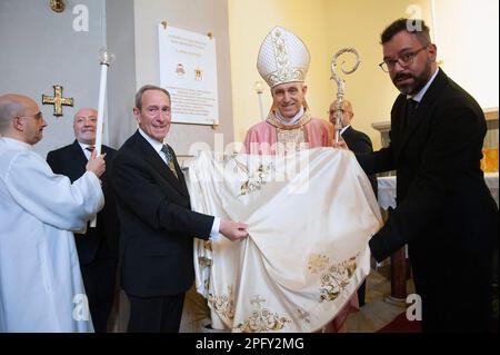 Rom, Rom. 19. März 2023. Italien, Rom, 2023/3/19 . Monsignore Georg Gänswein leitet die heilige Messe in der Gemeinde Santa Maria Consolatrice in Rom. Foto von Alessia Giuliani/Catholic Press Photo . BESCHRÄNKT AUF REDAKTIONELLE VERWENDUNG - KEIN MARKETING - KEINE WERBEKAMPAGNEN. Kredit: Unabhängige Fotoagentur/Alamy Live News Stockfoto