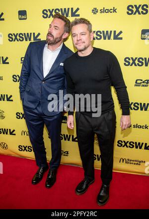 AUSTIN, TEXAS - MÄRZ 18: Ben Affleck (L) und Matt Damon besuchen die Weltpremiere von „Air“ im Paramount Theatre während der SXSW-Konferenz und des 2023. Festivals am 18. März 2023 in Austin, Texas (Foto von Maggie Boyd/SipaUSA). Guthaben: SIPA USA/Alamy Live News Stockfoto