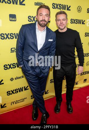 AUSTIN, TEXAS - MÄRZ 18: Ben Affleck (L) und Matt Damon besuchen die Weltpremiere von „Air“ im Paramount Theatre während der SXSW-Konferenz und des 2023. Festivals am 18. März 2023 in Austin, Texas (Foto von Maggie Boyd/SipaUSA). Guthaben: SIPA USA/Alamy Live News Stockfoto