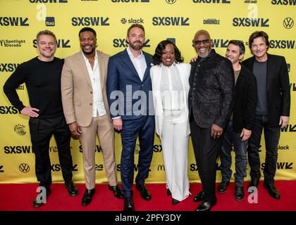 AUSTIN, TEXAS - MÄRZ 18: (L - R) Matt Damon, Chris Tucker, Ben Affleck, Viola Davis, Julius Tennon, Chris Messina und Jason Bateman besuchen die Weltpremiere von „Air“ im Paramount Theatre während der SXSW-Konferenz und des SXSW-Festivals 2023 am 18. März 2023 in Austin, Texas (Foto von Maggie Boyd/SipaUSA). Guthaben: SIPA USA/Alamy Live News Stockfoto