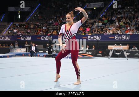 Stuttgart, Deutschland. 19. März 2023. Gymnastik, DTB Cup, gemischt. Sarah Voss Turnen auf dem Boden. Kredit: Marijan Murat/dpa/Alamy Live News Stockfoto