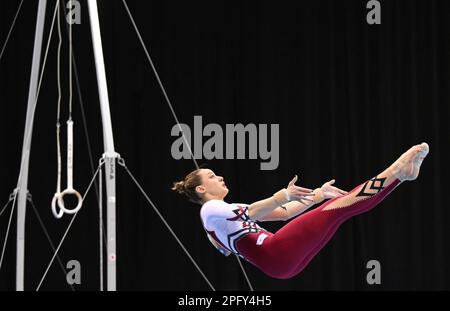 Stuttgart, Deutschland. 19. März 2023. Gymnastik, DTB Cup, gemischt. Sarah Voss Turnen auf dem Boden. Kredit: Marijan Murat/dpa/Alamy Live News Stockfoto