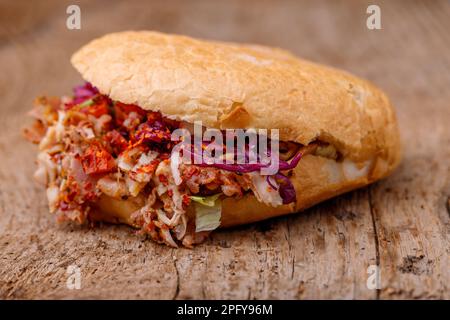deutsche doener Kebap auf Holz Stockfoto