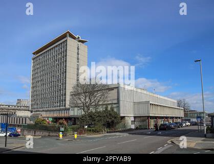 Die Bemühungen, das Civic Center von Plymouth, ehemals ratsbüros, in Hochhauswohnungen und Geschäftseinheiten zu regenerieren, werden im Jahr 20 endlich in Kraft treten Stockfoto