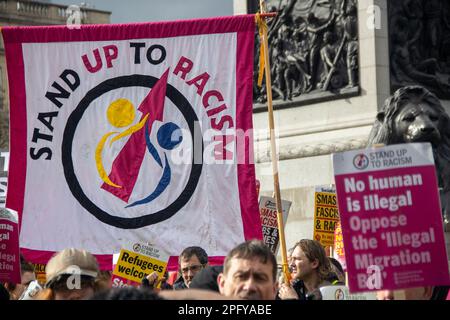 Tausende von Demonstranten aus unterschiedlichen Hintergründen versammelten sich in der Londoner Innenstadt, um gegen Rassismus zu protestieren. Stockfoto