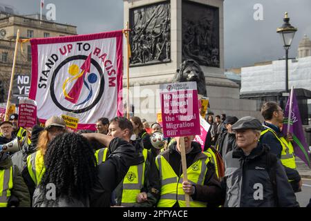 Tausende von Demonstranten aus unterschiedlichen Hintergründen versammelten sich in der Londoner Innenstadt, um gegen Rassismus zu protestieren. Stockfoto