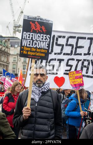 Tausende von Demonstranten aus unterschiedlichen Hintergründen versammelten sich in der Londoner Innenstadt, um gegen Rassismus zu protestieren. Stockfoto