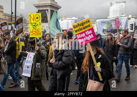 Tausende von Demonstranten aus unterschiedlichen Hintergründen versammelten sich in der Londoner Innenstadt, um gegen Rassismus zu protestieren. Stockfoto