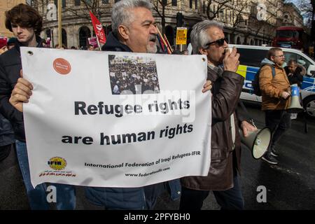 Tausende von Demonstranten aus unterschiedlichen Hintergründen versammelten sich in der Londoner Innenstadt, um gegen Rassismus zu protestieren. Stockfoto