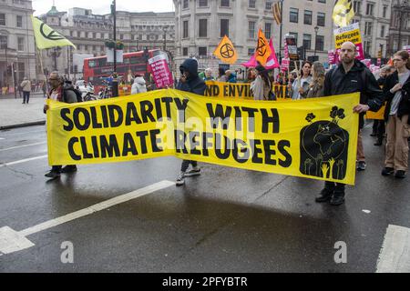 Tausende von Demonstranten aus unterschiedlichen Hintergründen versammelten sich in der Londoner Innenstadt, um gegen Rassismus zu protestieren. Stockfoto