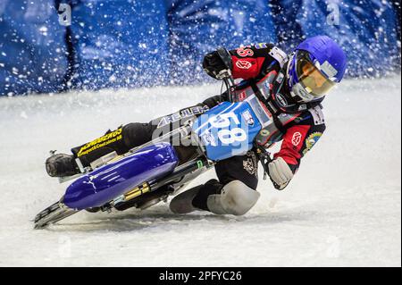 Inzell, Deutschland, am Sonntag, den 19. März 2023. Stefan Svensson (58) in Aktion während des Finales der Ice Speedway Gladiators World Championship 2 in der Max-Aicher-Arena, Inzell, Deutschland, am Sonntag, den 19. März 2023. (Foto: Ian Charles | MI News) Guthaben: MI News & Sport /Alamy Live News Stockfoto