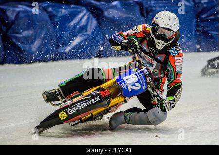 Inzell, Deutschland, am Sonntag, den 19. März 2023. Markus Jell (82) in Aktion während des Finales der Ice Speedway Gladiators World Championship 2 in der Max-Aicher-Arena, Inzell, Deutschland, am Sonntag, den 19. März 2023. (Foto: Ian Charles | MI News) Guthaben: MI News & Sport /Alamy Live News Stockfoto