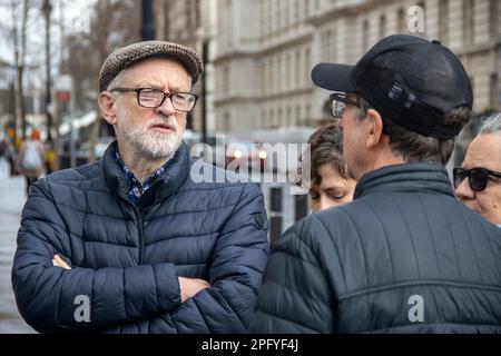 Jeremy Corbyn bei der Rally Againgst Rassism. Tausende von Demonstranten aus unterschiedlichen Hintergründen versammelten sich in der Londoner Innenstadt, um gegen Rassismus zu protestieren. Stockfoto