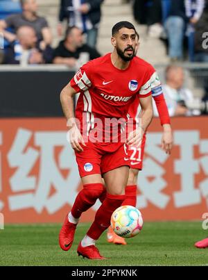 18. März 2023, PreZero-Arena, Sinsheim, GER, 1.FBL, TSG 1899 Hoffenheim vs. Hertha BSC, DFL-Vorschriften verbieten die Verwendung von Fotos als Bildsequenzen und/oder quasi-Video. Im Bild Tolga Cigerci (Berlin) Stockfoto