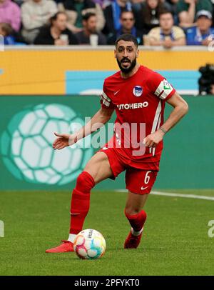 18. März 2023, PreZero-Arena, Sinsheim, GER, 1.FBL, TSG 1899 Hoffenheim vs. Hertha BSC, DFL-Vorschriften verbieten die Verwendung von Fotos als Bildsequenzen und/oder quasi-Video. Im Bild Tolga Cigerci (Berlin) Stockfoto