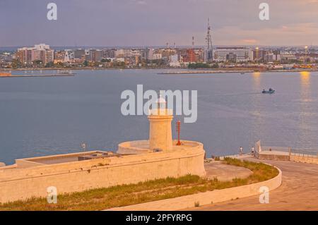 Steinlichtturm in Bari Italien Stockfoto