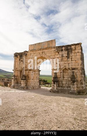 Der Triumphbogen, erbaut zu Ehren von Kaiser Carcalla in Volubilis Stockfoto