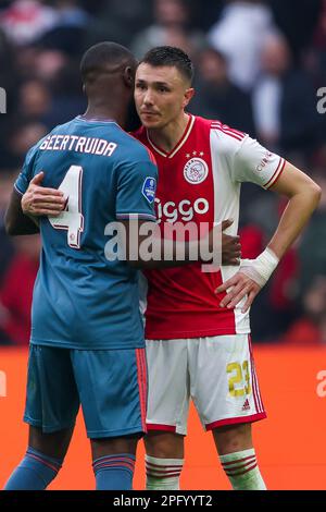 19-03-2023: Sport: Ajax V Feyenoord AMSTERDAM, NIEDERLANDE - MÄRZ 19: Lutsharel Geertruida (Feyenoord Rotterdam) und Patrick Walemark (Feyenoord Rot Stockfoto