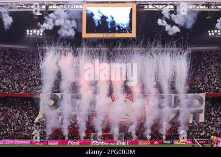 19-03-2023: Sport: Ajax gegen Feyenoord AMSTERDAM, NIEDERLANDE - MÄRZ 19: Fans von Ajax während des Spiels Eredivisie AFC Ajax und Feyenoord Rotterdam bei J Stockfoto
