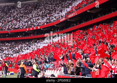 19-03-2023: Sport: Ajax gegen Feyenoord AMSTERDAM, NIEDERLANDE - MÄRZ 19: Fans von Ajax während des Spiels Eredivisie AFC Ajax und Feyenoord Rotterdam bei J Stockfoto
