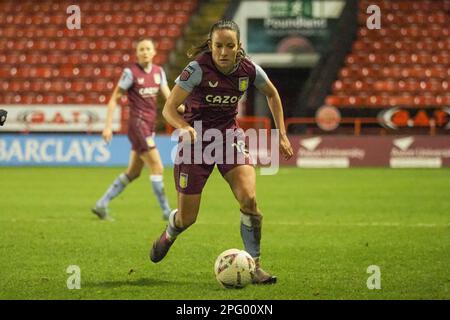 Walsall, Großbritannien. 19. März 2023. Lucy Staniforth (12 Aston Villa) auf dem Ball während des Womens FA Cup Spiels zwischen Aston Villa und Manchester City im Bescot Stadium in Walsall, England (Natalie Mincher/SPP) Guthaben: SPP Sport Press Photo. Alamy Live News Stockfoto