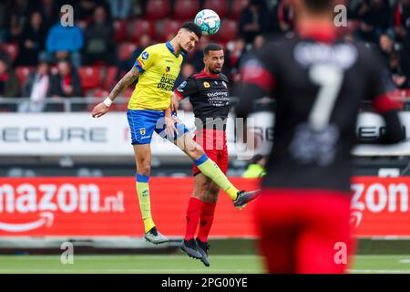 19-03-2023: Sport: Excelsior vs Cambuur ROTTERDAM, NIEDERLANDE - MÄRZ 19: Bjorn Johnson (SC Cambuur) und Redouan El Yaakoubi (Excelsior Rotterdam) d Stockfoto