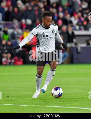 St. Louis, USA. 18. März 2023. Jeremy Ebobisse (11), ein Erdbeben in San Jose, bewegt den Ball in die Nähe des Tores von STL City. STL City besiegte die Erdbeben von San Jose von 3 bis 0 in einem Major-League-Fußballspiel am 18. März 2023 im CITY Park Stadium in St. Louis, MO, USA. Foto: Tim Vizer/Sipa USA Kredit: SIPA USA/Alamy Live News Stockfoto