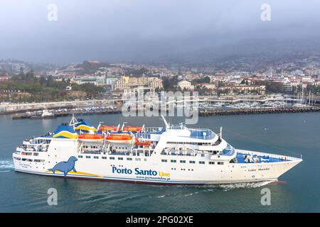 Fähre der Porto Santo Line 'Lobo Marinho', die den Hafen, Funchal, Madeira, Portugal, erreicht Stockfoto