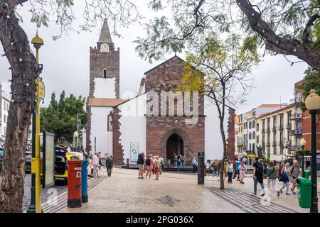 Sé Catedral do Funchal (Kathedrale von Funchal) von Avenue Arriaga, Funchal, Madeira, Portugal Stockfoto