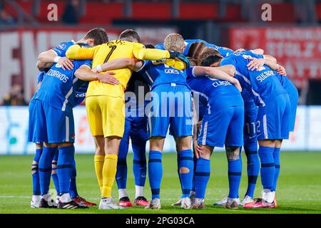 19-03-2023: Sport: Twente gegen AZ ENSCHEDE, NIEDERLANDE - MÄRZ 19: Spieler von AZ bereiten sich während des Spiels auf das Spiel vor Eredivisie FC Twente und Stockfoto