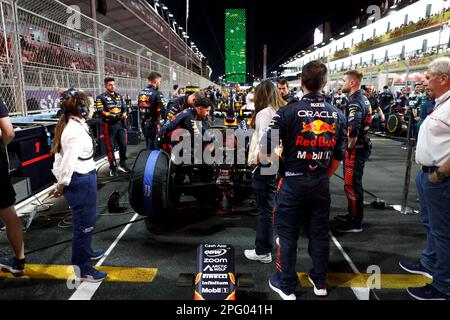 Red Bull Racing startet Grid-Atmosphäre während der Formel 1 STC Saudi-Arabian Grand Prix 2023, 2. Runde der Formel-1-Weltmeisterschaft 2023 vom 17. Bis 19. März 2023 auf der Jeddah Corniche Circuit in Jeddah, Saudi-Arabien - Foto: Dppi/DPPI/LiveMedia Stockfoto