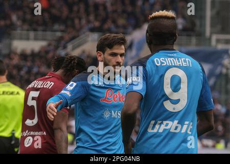 SSC NapoliÕs Forward Khvicha Kvaratskhelia schaut während des Fußballspiels der Serie A zwischen Torino und SSC Napoli im Stadion Olimpico Grande Torino in Torino, Norditalien, am 19. März 2023. Stockfoto