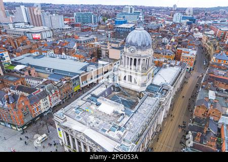 Wunderschöne Luftaufnahme des Old Market Square in Nottingham mit Studentenunterkünften und Büros. Hochwertiges Foto Stockfoto