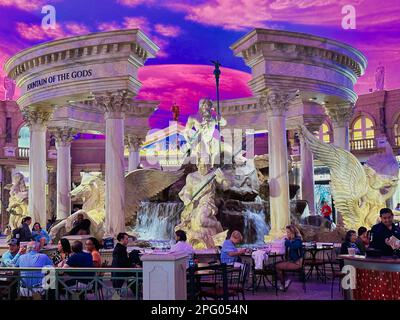 Las Vegas, Nevada - 13. März 2023 - Lila, Pink und Gold die Hauptfarben im Garden of the Gods im Caesar's Palace auf dem Las Vegas Strip Stockfoto