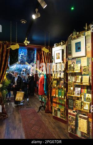 Inneneinrichtung des House of MinaLima, ein Harry-Potter-Shop, Soho, London, Großbritannien Stockfoto