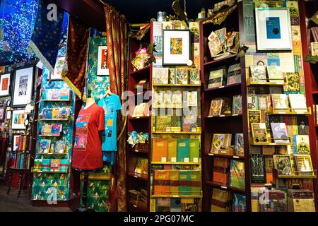 Inneneinrichtung des House of MinaLima, ein Harry-Potter-Shop, Soho, London, Großbritannien Stockfoto