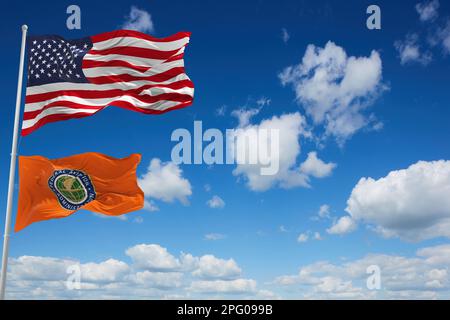 Minsk, Weißrussland - Mai, 2021: Die Flagge der US Federal Aviation Administration winkt im Wind. US-Abteilungen. Speicherplatz kopieren. 3d-Abbildung, Stockfoto