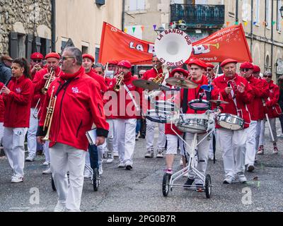 Loriol sur Drome, Frankreich - 19. März 2023: "Fete des Bouviers". Shepherd's Festival im Süden Frankreichs in Loriol sur Drome. Corso France. Stockfoto