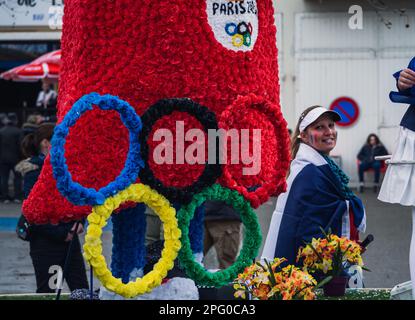 Loriol sur Drome, Frankreich - 19. März 2023: "Fete des Bouviers". Shepherd's Festival im Süden Frankreichs in Loriol sur Drome. Corso France. Stockfoto