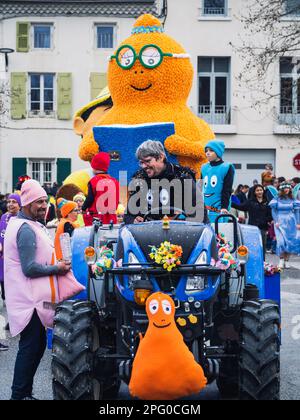 Loriol sur Drome, Frankreich - 19. März 2023: "Fete des Bouviers". Shepherd's Festival im Süden Frankreichs in Loriol sur Drome. Corso France. Stockfoto