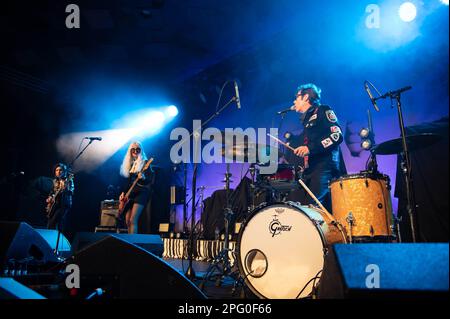 Slim Jim Phantom Trio tritt auf der St. Patricks Day im Barrowland Glasgow, unterstützt steife kleine Finger am 17. März 2023 Stockfoto