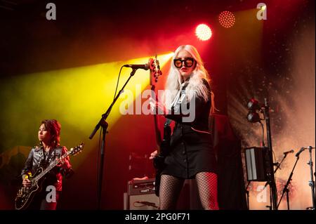 Slim Jim Phantom Trio tritt auf der St. Patricks Day im Barrowland Glasgow, unterstützt steife kleine Finger am 17. März 2023 Stockfoto