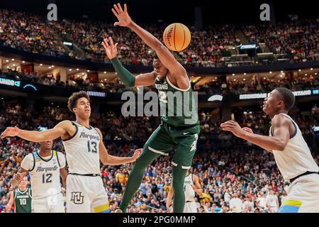 Columbus, Ohio, USA. 19. März 2023. Das Michigan State Spartans Center Mady Sissoko (22) versucht, sich während eines NCAA Tournament-Spiels in der zweiten Runde am Sonntag, den 19. März 2023, in Columbus zu erholen, Ohio. (Kreditbild: © Scott Stuart/ZUMA Press Wire) NUR REDAKTIONELLE VERWENDUNG! Nicht für den kommerziellen GEBRAUCH! Stockfoto