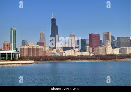 Chicago, Illinois, USA. Einen Teil der Skyline der Stadt dominiert von der South Loop Willis Tower (ehemals Sears Tower). Stockfoto