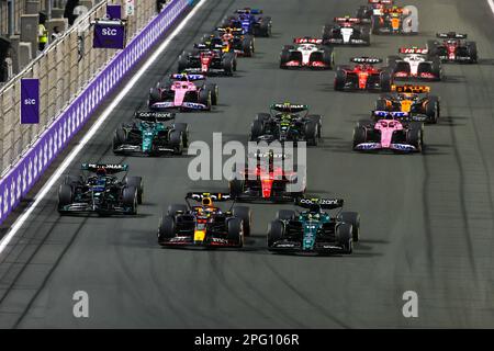 Jeddah. 19. März 2023. Rennfahrer treten am 19. März 2023 auf der Jeddah Corniche Circuit in Jeddah, Saudi-Arabien, beim Saudi-arabischen Formel-1-Grand Prix 2023 gegeneinander an. Kredit: Qian Jun/Xinhua/Alamy Live News Stockfoto