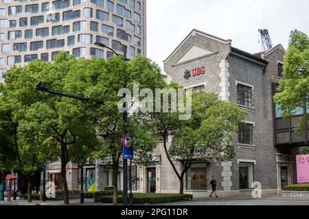 SHANGHAI, CHINA - 29. AUGUST 2022 - (DATEI) Foto vom 29. August 2022 zeigt das UBS-Logo in der Xintiandi Street in Shanghai, Ostchina. UBS (UBS. US) A Stockfoto